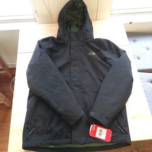 Men’s waterproof winter ski jacket - size medium.